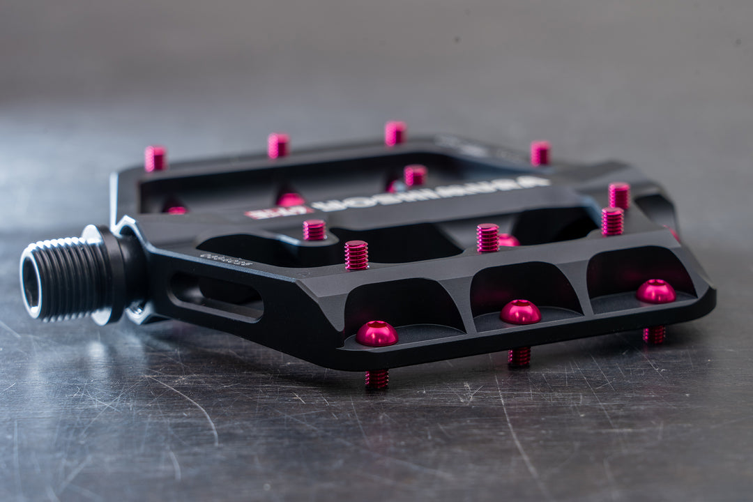 LIMITED EDITION CHILAO SS LARGE PEDALS IN FLAT BLACK AND PINK