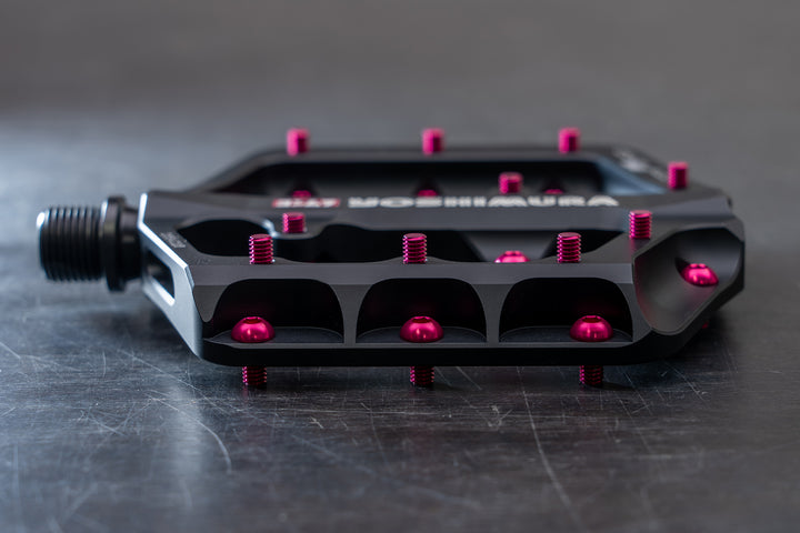 LIMITED EDITION CHILAO SS LARGE PEDALS IN FLAT BLACK AND PINK