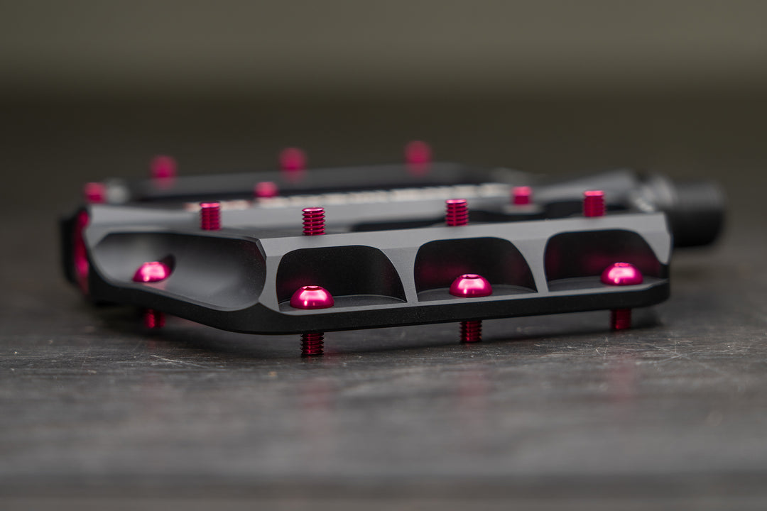 LIMITED EDITION CHILAO SS LARGE PEDALS IN FLAT BLACK AND PINK
